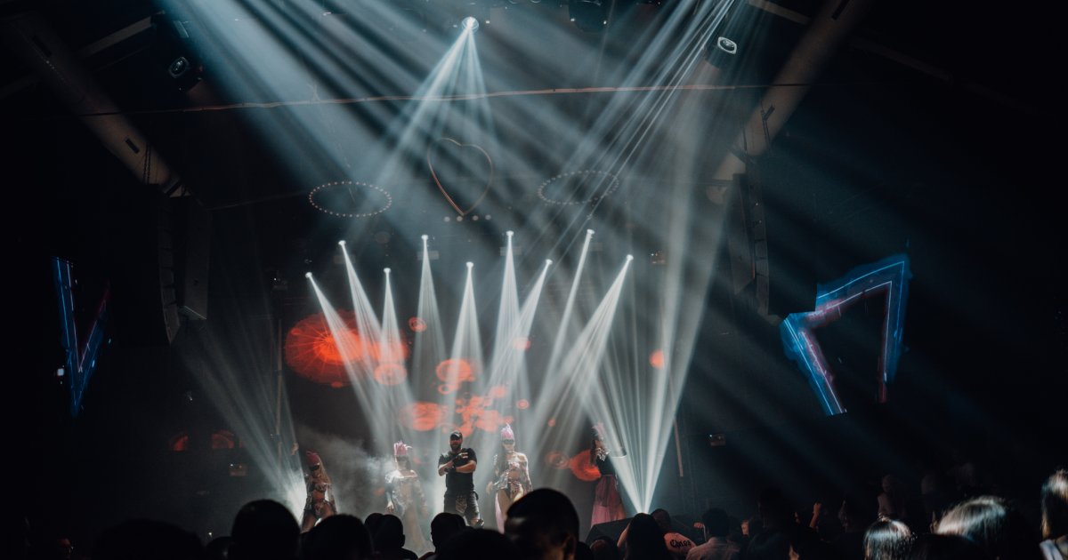 НОВИЯТ DOCK 5 Night Club